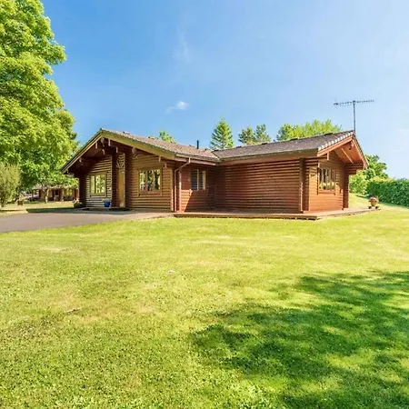 Pinecroft Chalet