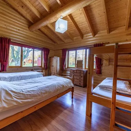 בקתה Pinecroft *